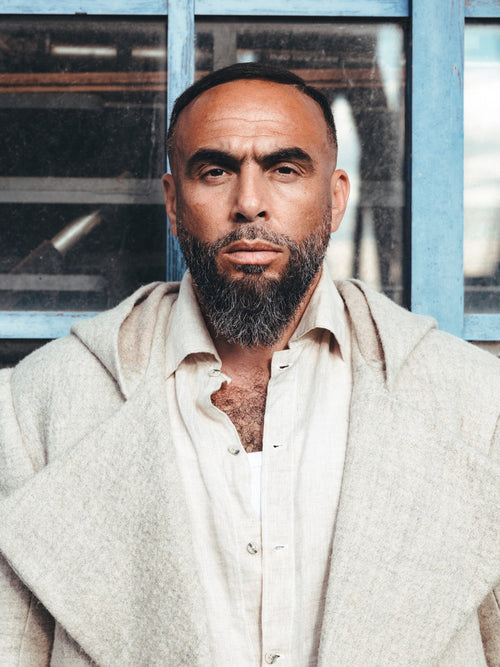 Le rappeur Médine le regard droit
